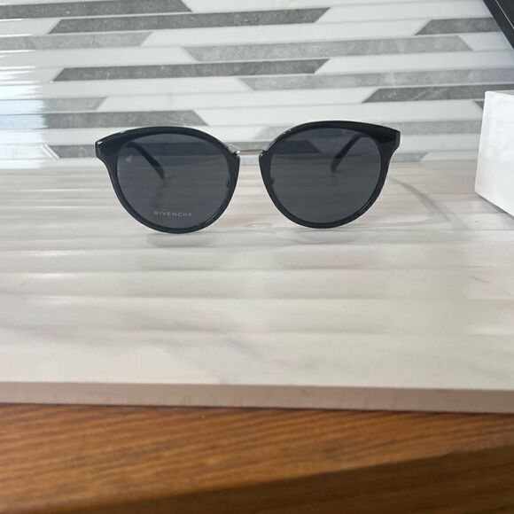 NIB Givenchy GV 7115/F/S Unisex Sunglasses - Picture 5 of 11
